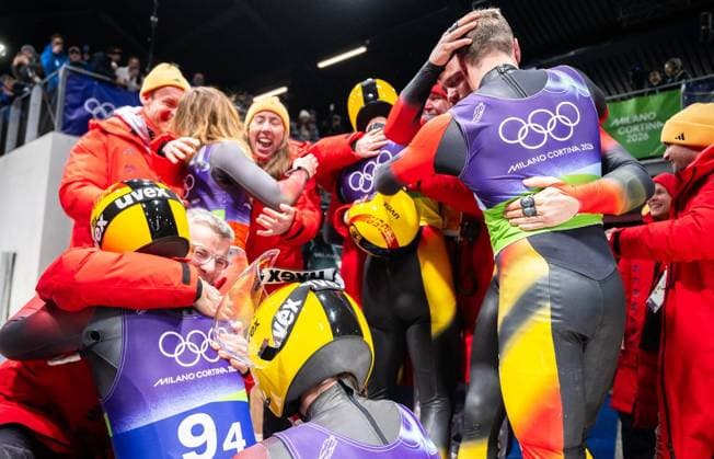 MILANO CORTINA 2026 - OLYMPISCHE WINTERSPIELE - CORTINA D™AMPEZZO - RODELN - TEAM-STAFFEL ** NUR FÜR REDAKTIONELLE ZWECKE ** EDITORIAL USE ONLY **<p>12 02 2026-Cortina d™Ampezzo: Olympische Winterspiele Milano Cortina 2026 Rodeln Cortina Sliding Centre Event: Team-Staffel im Foto: Riesenjubel der deutschen Team-Staffel mit Julia Taubitz 9-1 (GER), Tobias Wendl 9-2 (GER), Tobias Arlt 9-2 (GER), Max Langenhan 9-3 (GER), Dajana Eitberger 9-4 (GER) und Magdalena Matschina 9-4 (GER) nach dem Gewinn der Goldmedaille. ( Italien Venetien Cortina d™Ampezzo Copyright: SaschaxFromm *** MILANO CORTINA 2026 OLYMPIC WINTER GAMES CORTINA D™AMPEZZO LUNGING TEAM RELAY FOR EDITORIAL PURPOSES ONLY p 12 02 2026 Cortina d™Ampezzo Olympic Winter Games Milano Cortina 2026 Luge Cortina Sliding Centre Event Team Relay in the photo Giant cheers from the German team relay with Julia Taubitz 9 1 GER , Tobias Wendl 9 2 GER , Tobias Arlt 9 2 GER , Max Langenhan 9 3 GER , Dajana Eitberger 9 4 GER and Magdalena Matschina 9 4 GER after winning the gold medal Italy Veneto Cortina d™Ampezzo Copyright SaschaxFromm Copyright: SaschaxFromm doc84k2e5ccsjatabcsirz ,EDITORIAL USE ONLY