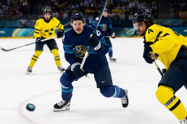260213 Eeli Tolvanen of Finland and Rasmus Andersson of Sweden in the men s Ice hockey, Eishockey game between Finland and Sweden during day 7 of the 2026 Winter Olympics on February 13, 2026 in Milan. Photo: Emma Wallskog BILDBYRAN kod EW EW0633 ishockey ice hockey Olympic Games, Olympische Spiele, Olympia, OS olympics winter olympics os ol olympiska spel vinter-os olympiske leker milano cortina 2026 milan cortina 2026 milano cortina 2026 olympic games milano cortina 2026 winter olympic games milano cortina-os milano cortina-ol vinter-ol 7 bbeng sverige sweden finland *** 260213 Eeli Tolvanen of Finland and Rasmus Andersson of Sweden in the men s ice hockey game between Finland and Sweden during day 7 of the 2026 Winter Olympics on February 13, 2026 in Milan Photo Emma Wallskog BILDBYRAN kod EW EW0633 ishockey ice hockey olympic games olympics winter olympics os ol olympiska spel vinter os olympiske leker milano cortina 2026 milan cortina 2026 milano cortina 2026 olympic games milano cortina 2026 winter olympic games milano cortina os milano cortina ol vinter ol 7 bbeng sverige sweden finland  Copyright: EMMAxWALLSKOG BB260213EW033