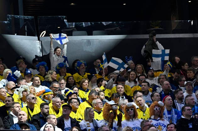 LKS 20260213 Finnish and Swedish fans during the men s preliminary round Group B Ice hockey, Eishockey match between Finland and Sweden at the Milano Cortina Winter Olympics in Milano Santagiulia Ice Hockey Arena on February 13, 2026. - EMMI KORHONEN Milano Italy I01M7U0wUSY  Copyright: xEmmixKorhonenx I01M7U0wUSY