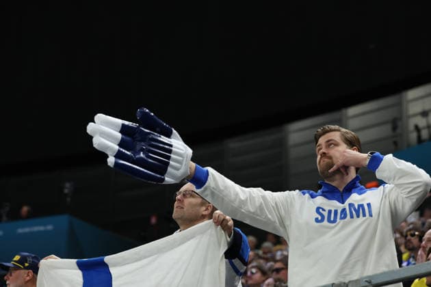 February 13, 2026, Milan, Lombardy, Italy: FINLAND FANS celebrate ANTON LUNDELL 13 scoring their side s second goal assisted by Eetu Luostarinen in the Preliminary Round Group B game between Team Finland and Team Sweden at the Milano Cortina 2026 Olympic Games, Olympische Spiele, Olympia, OS Olympics 2026: Milano Cortina: Ice hockey, Eishockey Men: FIN:SWE  - ZUMAc179 20260213_oly_c179_035 Copyright: xMickaelxChavetx
