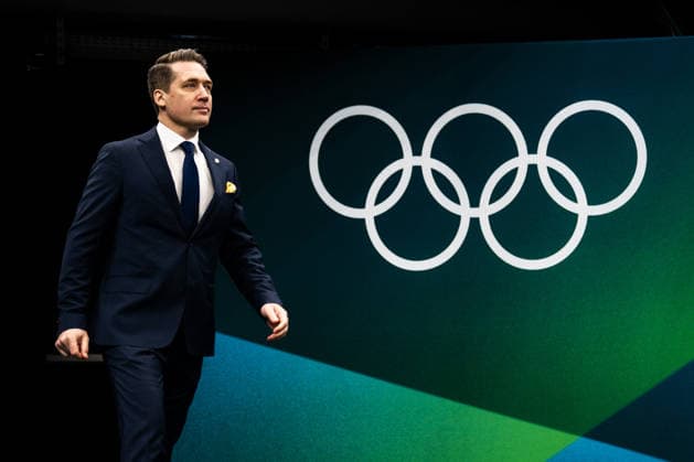260213 Head coach Sam Hallam of Sweden in the men s Ice hockey, Eishockey game between Finland and Sweden during day 7 of the 2026 Winter Olympics on February 13, 2026 in Milan. Photo: Emma Wallskog BILDBYRAN kod EW EW0633 ishockey ice hockey Olympic Games, Olympische Spiele, Olympia, OS olympics winter olympics os ol olympiska spel vinter-os olympiske leker milano cortina 2026 milan cortina 2026 milano cortina 2026 olympic games milano cortina 2026 winter olympic games milano cortina-os milano cortina-ol vinter-ol 7 bbeng sverige sweden finland  Copyright: EMMAxWALLSKOG BB260213EW040