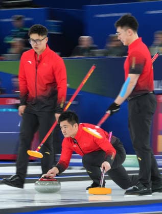 (260213) -- CORTINA D AMPEZZO, Feb. 13, 2026 -- Xu Xiaoming (C) of China competes during the curling men round robin session 3 match between China and Norway at the Milan-Cortina 2026 Olympic Winter games, Winterspiele,Spiele, Summer games in Cortina, Italy, Feb. 13, 2026. ) (MICO2026)ITALY-CORTINA D AMPEZZO-OLYMPIC WINTER GAMES-CURLING-MEN-ROUND ROBIN-CHN VS NOR LixGang 