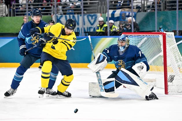 MILAN, ITALY - FEBRUARY 13: Adrian Kempe of Sweden battle for the puck against Esa Lindell of Finland L) in front of goalkeeper Juuse Saros of Finland during the Men™s Prelim Round match between Finland and Sweden on day seven of the Milano Cortina 2026 Winter Olympic Games, Olympische Spiele, Olympia, OS at Milano Santagiulia IHO Arena on February 13, 2026 in Milan, Italy. Milan Milano Santagiulia IHO Arena Italy *** MILAN, ITALY FEBRUARY 13 Adrian Kempe of Sweden battle for the puck against Esa Lindell of Finland L in front of goalkeeper Juuse Saros of Finland during the Men™s Prelim Round match between Finland and Sweden on day seven of the Milano Cortina 2026 Winter Olympic games at Milano Santagiulia IHO Arena on February 13, 2026 in Milan, Italy Milan Milano Santagiulia IHO Arena Italy Copyright: xJustPictures.ch AndreaxBrancax jp-en-EuSpIm-AB-AAB_161613022026