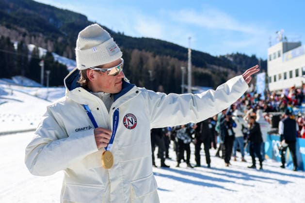 Olympische Winterspiele Milano Cortina 2026 Skilanglauf 10km Intervallstart Freistil Männer am 13.02.2026 im Tesero Cross-Country Skiing Stadium in Cortina d™Ampezzo Johannes Hoesflot Klaebo ( Norwegen ) gewinnt die Gold Medaille *** Olympic Winter Games Milano Cortina 2026 Cross Country Skiing 10km Interval Start Freestyle Men on 13 02 2026 at the Tesero Cross Country Skiing Stadium in Cortina d™Ampezzo Johannes Hoesflot Klaebo Norway wins the gold medal xMSx
