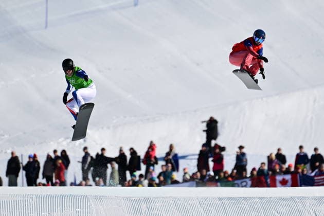 XXV Winter Olympic Games, Olympische Spiele, Olympia, OS in Livigno, Italy, on February 13, 2026. Snowboard Women s Snowboard Cross, 1 8 Finals. L-R Maja-Li Iafrate-Danielsson of France and Noemie Wiedmer of Switzerland. (CTKxPhoto DavidxTanecek) CTKPhotoP2026021305285  CTKPhotoP2026021305285