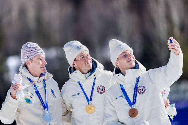 OLYMPICS - Winter Olympic Games, Olympische Spiele, Olympia, OS Milano Cortina 2026 TESERO,ITALY,13.FEB.26 - OLYMPICS, NORDIC SKIING, CROSS COUNTRY SKIING - Winter Olympic Games Milano Cortina 2026, 10km men, interval start free, medal ceremony. Image shows Mathis Desloges (FRA), Johannes Hoesflot Klaebo and Einar Hedegart (NOR).  GEPAxpictures xMatthiasxTrinkl