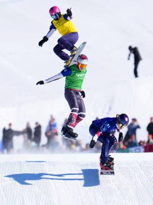 February 13, 2026, Livigno, Italy: Canada s Audrey McManiman (12) competes in the women s snowboard cross at the Milano Cortina 2026 Winter Olympic Games, Olympische Spiele, Olympia, OS in Livigno, Italy, Friday, Feb. 13, 2026. Canada News - February 13, 2026  - ZUMAc35_ 20260213_zaf_c35_009 Copyright: xSeanxKilpatrickx