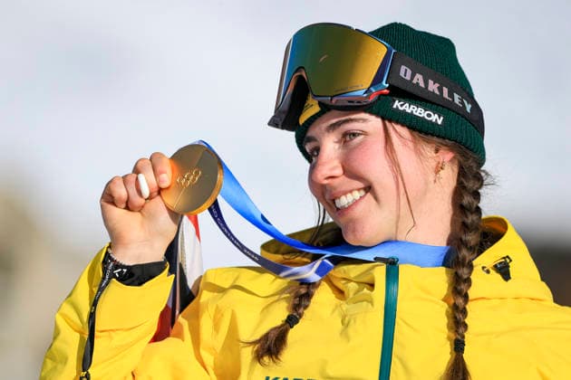 OLYMPICS - Winter Olympic Games, Olympische Spiele, Olympia, OS Milano Cortina 2026 LIVIGNO,ITALY,13.FEB.26 - OLYMPICS, SNOWBOARD - Winter Olympic Games Milano Cortina 2026, Snowboard Cross, women, final, medal ceremony. Image shows the rejoicing of Josie Baff (AUS). Keywords: medal.  GEPAxpictures xWolfgangxGrebien