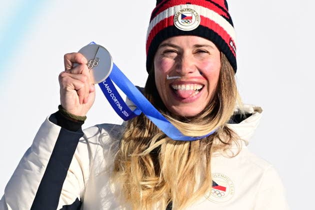XXV Winter Olympic Games, Olympische Spiele, Olympia, OS in Livigno, Italy, on February 13, 2026. Women s Snowboard Cross. Eva Adamczykova from Czech Republic celebrates with silver medal. (CTKxPhoto DavidxTanecek) CTKPhotoP2026021306506  CTKPhotoP2026021306506