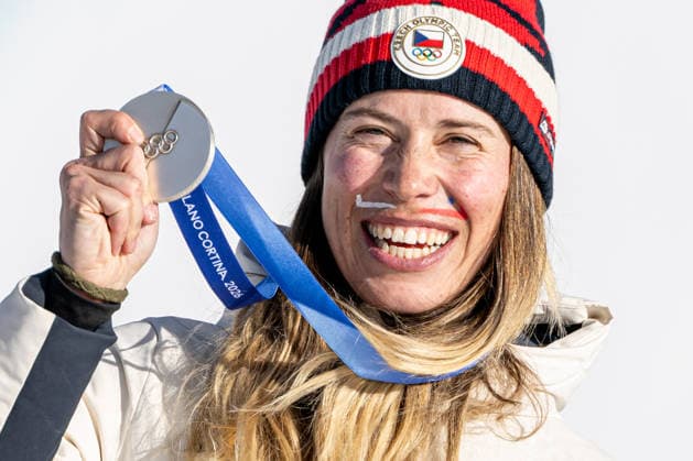 XXV Winter Olympic Games, Olympische Spiele, Olympia, OS in Livigno, Italy, on February 13, 2026. Women s Snowboard Cross. Eva Adamczykova from Czech Republic celebrates with silver medal. (CTKxPhoto DavidxTanecek) CTKPhotoP2026021306697  CTKPhotoP2026021306697
