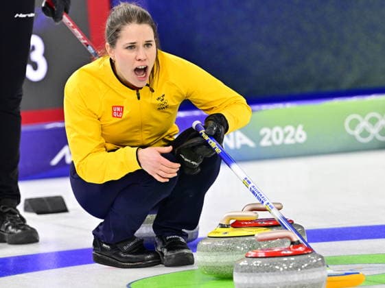 CORTINA, ITALY 20260213 Skipper Anna Hasselborg as Sweden s team Hasselborg meets Denmark in the third group stage match of the Olympic curling in Cortina. *** The image is included in the SPORTS PACKAGE. For others PAYMENT IMAGE ** CORTINA ITALY x10030x *** CORTINA, ITALY 20260213 Skipper Anna Hasselborg as Sweden s team Hasselborg meets Denmark in the third group stage match of the Olympic curling in Cortina The image is included in the SPORTS PACKAGE For others PAYMENT IMAGE CORTINA ITALY x10030x  Copyright: xJonasxEkströmer TTx 2026 OLYMPICS WOMEN S CURLING