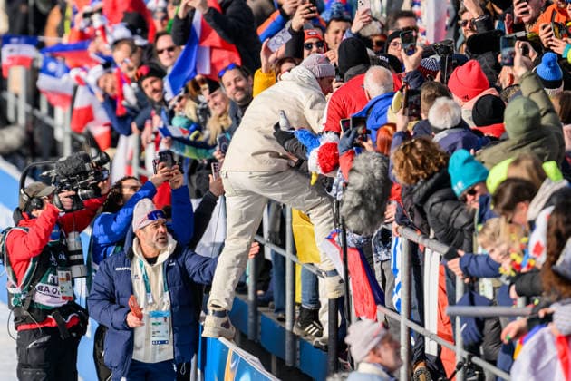 260213 Gold medalist Quentin Fillon Maillet of France celebrate with family after the men s biathlon 10 km sprint during day 7 of the 2026 Winter Olympics on February 13, 2026 in Anterselva. Photo: Jon Olav Nesvold BILDBYRAN COP 217 MB1325 skidskytte biathlon skiskyting Olympic Games, Olympische Spiele, Olympia, OS olympics winter olympics os ol olympiska spel vinter-os olympiske leker milano cortina 2026 milan cortina 2026 milano cortina 2026 olympic games milano cortina 2026 winter olympic games milano cortina-os milano cortina-ol vinter-ol 7 bbeng sprint publik jubel *** 260213 Gold medalist Quentin Fillon Maillet of France celebrate with family after the men s biathlon 10 km sprint during day 7 of the 2026 Winter Olympics on February 13, 2026 in Anterselva Photo Jon Olav Nesvold BILDBYRAN COP 217 MB1325 biathlon biathlon olympic games olympics winter olympics os ol olympic games winter os olympic games milano cortina 2026 milan cortina 2026 milan cortina 2026 olympic games milano cortina 2026 winter olympic games milano cortina os milano cortina ol winter ol 7 bbeng sprint crowd cheering  Copyright: JONxOLAVxNESVOLD BB260213JE061