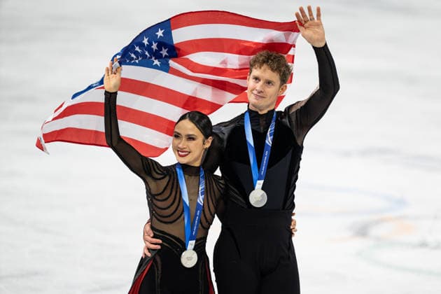 2026 Winter Olympics: Figure skating, Eiskunstlauf Ice Dance Free Dance Madison Chock and Evan Bates of the United States celebrate winning silver during the Figure Skating Ice Dance Free Dance of the 2026 Winter Olympics, Wednesday, February 11, 2026, at the Milano Ice Skating Arena, in Milan, Italy. (Jon Endow Image of Milan Lombardy Italy EDITORIAL USE ONLY Copyright: xJonxEndowx JonxEndowx iosphotos395689