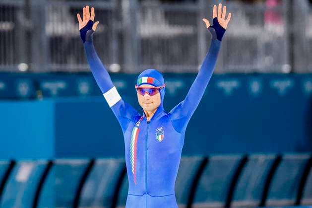 Riccardo Lorello of Italy wave before Men s 10000m, Milano Cortina 2026 Winter Olympics: Day 7, Speed skating, Eisschnelllauf - Milano Cortina 2026 Winter Olympics: Day 7, Milano Speed Skating Stadium, February 13, 2026, Milan, Italy.