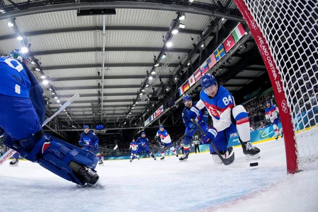 (260213) -- MILAN, Feb. 13, 2026 -- Pavol Regenda (1st R) of Slovakia shoots during the Ice hockey, Eishockey men s preliminary round group B match between Italy and Slovakia at the Milan-Cortina 2026 Olympic Winter games, Winterspiele,Spiele, Summer games in Milan, Italy, Feb. 13, 2026. ) (MICO2026)ITALY-MILAN-OLYMPIC WINTER GAMES-ICE HOCKEY-MEN-PRELIMINARY-ITA VS SVK WangxKaiyan 