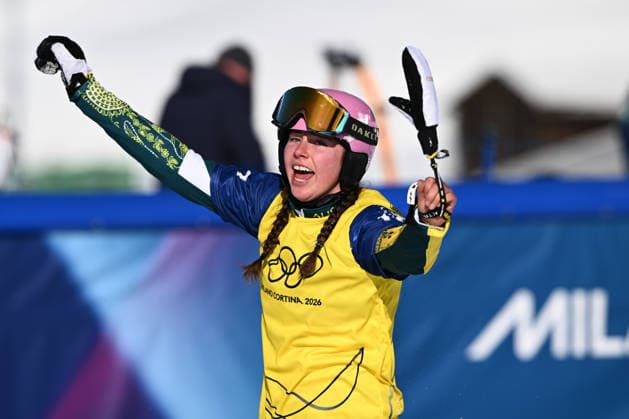 2026 WINTER Olympic Games, Olympische Spiele, Olympia, OS Josie Baff of Australia celebrates after winning the Gold medal in the Women™s Snowboard Cross Final at the Livigno Snow Park on day 7 of the 2026 Milano Cortina Winter Olympic Games in Livigno, Italy, Wednesday, February 11, 2026. ( NO ARCHIVING, EDITORIAL USE ONLY LIVIGNO SONDRIO ITALY  Copyright: xDANxHIMBRECHTSx 20260214171067865781