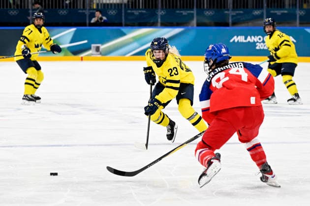 MILANO, ITALIEN 20260213 Sveriges Hilda Svensson under fredagens kvartsfinal i damernas ishockey mellan Tjeckien och Sverige i Rho Ice hockey, Eishockey arena under OS i Milano. *** Bilden ingar i SPORTPAKET. För övriga BETALBILD *** MILANO ITALIEN x10070x *** MILANO, ITALY 20260213 Swedens Hilda Svensson during Fridays womens ice hockey quarter-final between the Czech Republic and Sweden in the Rho ice hockey arena during the Milan Olympics Picture in SPORTPAKET For others PAYPICTURE MILANO ITALY x10070x  Copyright: xJessicaxGow TTx OS 2026 ISHOCKEY TJECKIEN-SVERIGE