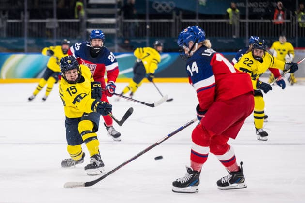 260213 Lisa Johansson of Sweden and Dominika Laskova of Czech Republic in the women s Ice hockey, Eishockey quarter final between Sweden and Czech Republic during day 7 of the 2026 Winter Olympics on February 13, 2026 in Milan. Photo: Emma Wallskog BILDBYRAN kod EW EW0632 ishockey ice hockey Olympic Games, Olympische Spiele, Olympia, OS olympics winter olympics os ol olympiska spel vinter-os olympiske leker milano cortina 2026 milan cortina 2026 milano cortina 2026 olympic games milano cortina 2026 winter olympic games milano cortina-os milano cortina-ol vinter-ol 7 bbeng sverige sweden dam tjeckien czech republic quarter final kvartsfinal *** 260213 Lisa Johansson of Sweden and Dominika Laskova of Czech Republic in the women s ice hockey quarter final between Sweden and Czech Republic during day 7 of the 2026 Winter Olympics on February 13, 2026 in Milan Photo Emma Wallskog BILDBYRAN kod EW EW0632 ishockey ice hockey olympic games olympics winter olympics os ol olympiska spel vinter os olympiske leker milano cortina 2026 milan cortina 2026 milano cortina 2026 olympic games milano cortina 2026 winter olympic games milano cortina os milano cortina ol vinter ol 7 bbeng sverige sweden dam tjeckien czech republic quarter final kvartsfinal  Copyright: EMMAxWALLSKOG BB260213EW100