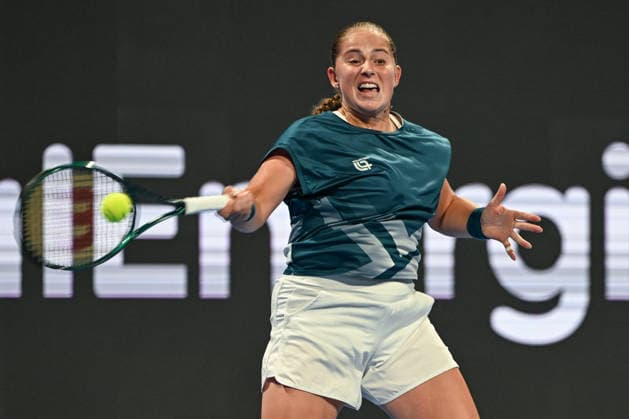 Qatar TotalEnergies Open 2026 - Day Six DOHA, QATAR FEBRUARY 13: Jelena Ostapenko of Latvia competes against Victoria Mboko of Canada in the semifinal on Day Six of the Qatar TotalEnergies Open, part of the Hologic WTA, Tennis Damen Tour, at the Khalifa International Tennis and Squash Complex on February 13, 2026 in Doha, Qatar. Doha Qatar  Copyright: xArturxWidakx originalFilename:widak-qatartot260213_npw9s.jpg