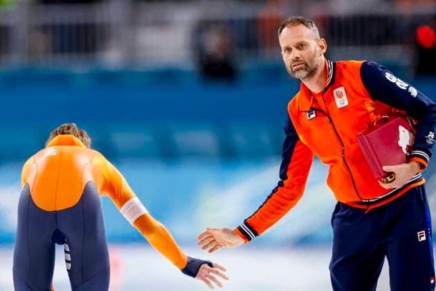 coach Arjan Samplonius shake hands with Jorrit Bergsma of the Netherlands after Men s 10000m, Milano Cortina 2026 Winter Olympics: Day 7, Speed skating, Eisschnelllauf - Milano Cortina 2026 Winter Olympics: Day 7, Milano Speed Skating Stadium, February 13, 2026, Milan, Italy.