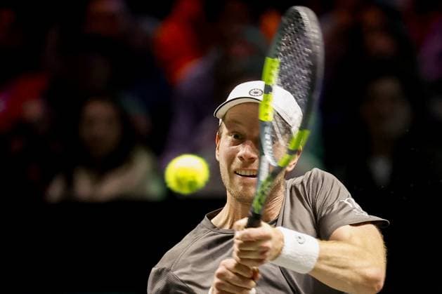 ROTTERDAM - Botic van de Zandschulp in action against Alex De Minaur during the quarterfinals on the fifth day of the ABN AMRO tennis tournament in Ahoy Rotterdam. BAS CZERWINSKI ANP xVIxANPxSportx xxANPxIVx 550581009 originalFilename: 550581009.jpg