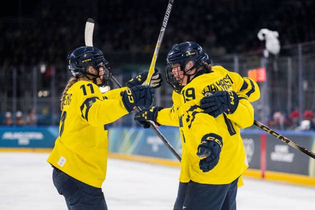 260213 Hanna Olsson of Sweden celebrate with Josefin Bouveng and Sara Hjalmarsson after the 1-0 goal in the women s Ice hockey, Eishockey quarter final between Sweden and Czech Republic during day 7 of the 2026 Winter Olympics on February 13, 2026 in Milan. Photo: Emma Wallskog BILDBYRAN kod EW EW0632 ishockey ice hockey Olympic Games, Olympische Spiele, Olympia, OS olympics winter olympics os ol olympiska spel vinter-os olympiske leker milano cortina 2026 milan cortina 2026 milano cortina 2026 olympic games milano cortina 2026 winter olympic games milano cortina-os milano cortina-ol vinter-ol 7 bbeng sverige sweden dam tjeckien czech republic quarter final kvartsfinal jubel *** 260213 Hanna Olsson of Sweden celebrate with Josefin Bouveng and Sara Hjalmarsson after the 1 0 goal in the women s ice hockey quarter final between Sweden and Czech Republic during day 7 of the 2026 Winter Olympics on February 13, 2026 in Milan Photo Emma Wallskog BILDBYRAN code EW EW0632 ice hockey ice hockey olympic games olympics winter olympics os ol olympiska spel vinter os olympiske leker milano cortina 2026 milan cortina 2026 milano cortina 2026 olympic games milano cortina 2026 winter olympic games milano cortina os milano cortina ol vinter ol 7 bbeng sverige sweden dam tjeckien czech republic quarter final kvartsfinal jubel  Copyright: EMMAxWALLSKOG BB260213EW110