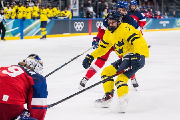 260213 Mira Jungaker of Sweden against goaltender Klara Peslarova of Czech Republic in the women s Ice hockey, Eishockey quarter final between Sweden and Czech Republic during day 7 of the 2026 Winter Olympics on February 13, 2026 in Milan. Photo: Emma Wallskog BILDBYRAN kod EW EW0632 ishockey ice hockey Olympic Games, Olympische Spiele, Olympia, OS olympics winter olympics os ol olympiska spel vinter-os olympiske leker milano cortina 2026 milan cortina 2026 milano cortina 2026 olympic games milano cortina 2026 winter olympic games milano cortina-os milano cortina-ol vinter-ol 7 bbeng sverige sweden dam tjeckien czech republic quarter final kvartsfinal *** 260213 Mira Jungaker of Sweden against goaltender Klara Peslarova of Czech Republic in the women s ice hockey quarter final between Sweden and Czech Republic during day 7 of the 2026 Winter Olympics on February 13, 2026 in Milan Photo Emma Wallskog BILDBYRAN kod EW EW0632 ishockey ice hockey olympic games olympics winter olympics os ol olympiska spel vinter os olympiske leker milano cortina 2026 milan cortina 2026 milano cortina 2026 olympic games milano cortina 2026 winter olympic games milano cortina os milano cortina ol vinter ol 7 bbeng sverige sweden dam tjeckien czech republic quarter final kvartsfinal  Copyright: EMMAxWALLSKOG BB260213EW115