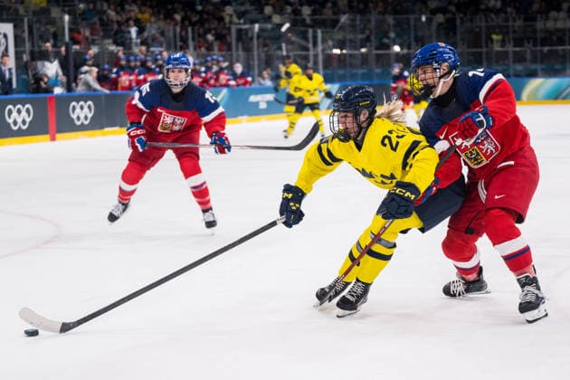 260213 Thea Johansson of Sweden Dominika Laskova of Czech Republic in the women s Ice hockey, Eishockey quarter final between Sweden and Czech Republic during day 7 of the 2026 Winter Olympics on February 13, 2026 in Milan. Photo: Emma Wallskog BILDBYRAN kod EW EW0632 ishockey ice hockey Olympic Games, Olympische Spiele, Olympia, OS olympics winter olympics os ol olympiska spel vinter-os olympiske leker milano cortina 2026 milan cortina 2026 milano cortina 2026 olympic games milano cortina 2026 winter olympic games milano cortina-os milano cortina-ol vinter-ol 7 bbeng sverige sweden dam tjeckien czech republic quarter final kvartsfinal *** 260213 Thea Johansson of Sweden Dominika Laskova of Czech Republic in the women s ice hockey quarter final between Sweden and Czech Republic during day 7 of the 2026 Winter Olympics on February 13, 2026 in Milan Photo Emma Wallskog BILDBYRAN kod EW EW0632 ishockey ice hockey olympic games olympics winter olympics os ol olympiska spel vinter os olympiske leker milano cortina 2026 milan cortina 2026 milano cortina 2026 olympic games milano cortina 2026 winter olympic games milano cortina os milano cortina ol vinter ol 7 bbeng sverige sweden dam tjeckien czech republic quarter final kvartsfinal  Copyright: EMMAxWALLSKOG BB260213EW120