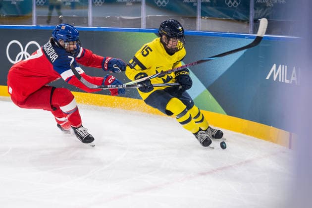 260213 Klara Seroiszkova of Czech Republic and Lisa Johansson of Sweden in the women s Ice hockey, Eishockey quarter final between Sweden and Czech Republic during day 7 of the 2026 Winter Olympics on February 13, 2026 in Milan. Photo: Emma Wallskog BILDBYRAN kod EW EW0632 ishockey ice hockey Olympic Games, Olympische Spiele, Olympia, OS olympics winter olympics os ol olympiska spel vinter-os olympiske leker milano cortina 2026 milan cortina 2026 milano cortina 2026 olympic games milano cortina 2026 winter olympic games milano cortina-os milano cortina-ol vinter-ol 7 bbeng sverige sweden dam tjeckien czech republic quarter final kvartsfinal *** 260213 Klara Seroiszkova of Czech Republic and Lisa Johansson of Sweden in the women s ice hockey quarter final between Sweden and Czech Republic during day 7 of the 2026 Winter Olympics on February 13, 2026 in Milan Photo Emma Wallskog BILDBYRAN kod EW EW0632 ishockey ice hockey olympic games olympics winter olympics os ol olympiska spel vinter os olympiske leker milano cortina 2026 milan cortina 2026 milano cortina 2026 olympic games milano cortina 2026 winter olympic games milano cortina os milano cortina ol vinter ol 7 bbeng sverige sweden dam tjeckien czech republic quarter final kvartsfinal  Copyright: EMMAxWALLSKOG BB260213EW121
