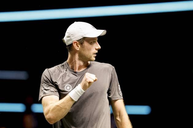 ROTTERDAM - Botic van de Zandschulp in action against Alex De Minaur during the quarterfinals on the fifth day of the ABN AMRO tennis tournament in Ahoy Rotterdam. BAS CZERWINSKI ANP xVIxANPxSportx xxANPxIVx 550582420 originalFilename: 550582420.jpg