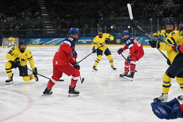 HJALMARSSON Sara (SWE) attempts a score during Women s Ice hockey, Eishockey - Czechia vs Svezia, Olympic Winter games, Winterspiele,Spiele, Summer games Milano-Cortina 2026 in Milano, Italy, February 13 2026  Copyright: xFilippoxTomasi IPAxSportx xipa-agency.netx xx IPA_71442199 IPA_Agency_IPA71442199