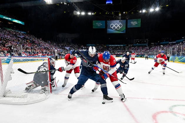 MILAN, ITALY - FEBRUARY 13: Florian Chakiachvili of France L) and Radko Gudas of Czechia R) battle for the puck during the Men™s Prelim Round match between France and Czech Republic on day seven of the Milano Cortina 2026 Winter Olympic Games, Olympische Spiele, Olympia, OS at Milano Santagiulia IHO Arena on February 13, 2026 in Milan, Italy. Milan Milano Santagiulia IHO Arena Italy *** MILAN, ITALY FEBRUARY 13 Florian Chakiachvili of France L and Radko Gudas of Czechia R battle for the puck during the Men™s Prelim Round match between France and Czech Republic on day seven of the Milano Cortina 2026 Winter Olympic games at Milano Santagiulia IHO Arena on February 13, 2026 in Milan, Italy Milan Milano Santagiulia IHO Arena Italy Copyright: xJustPictures.ch AndreaxBrancax jp-en-EuSpIm-AB-DSC_059013022026