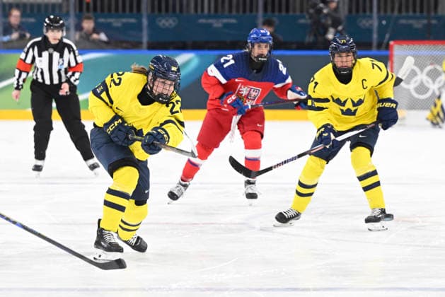 MILAN, ITALY 20260213 Sweden s Sara Hjalmarsson (22) shoots during Friday s quarterfinal match in the women s Ice hockey, Eishockey between the Czech Republic and Sweden at the Rho ice hockey arena during the Milan Olympics. *** The image is included in the SPORTS PACKAGE. For others PAID IMAGE *** MILANO ITALY x10070x *** MILAN, ITALY 20260213 Sweden s Sara Hjalmarsson 22 shoots during Friday s quarterfinal match in the women s ice hockey between the Czech Republic and Sweden at the Rho ice hockey arena during the Milan Olympics The image is included in the SPORTS PACKAGE For others PAID IMAGE MILANO ITALY x10070x  Copyright: xJessicaxGow TTx 2026 OLYMPICS ICE HOCKEY CZECH REPUBLIC-SWEDEN