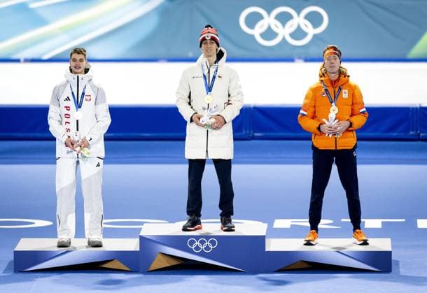 MILAN Vladimir Semirunniy of Poland, Metodej Jilek of the Czech Republic, and Jorrit Bergsma during the medal ceremony for the 10,000 meters in long track Speed skating, Eisschnelllauf at the Milano Speed Skating Stadium at the Milan Winter Olympics. ROBIN VAN LONKHUIJSEN ANP xVIxANPxSportx xxANPxIVx 550586367 originalFilename: 550586367.jpg