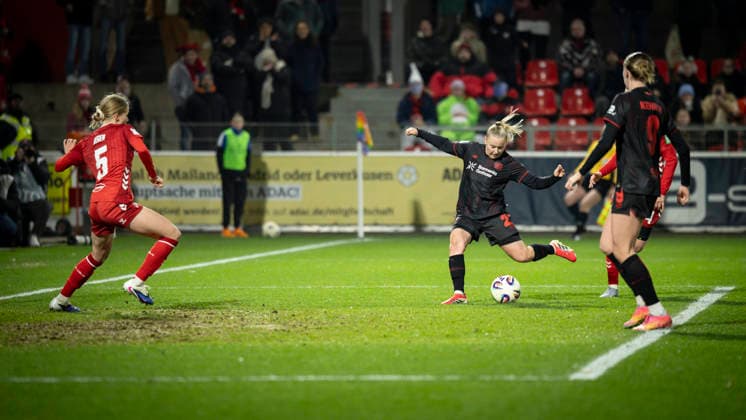 Womens Soccer Bundesliga Bayer 04 Leverkusen 1 FC Köln, 13 02 2026 Vanessa Fudalla Bayer 04 Leverkusen, 21 scores 1 0, Celina Degen 1 FC Köln, 5 can do nothing Bayer 04 Leverkusen 1 FC Köln on matchday 18 of the Google Pixel Womens Bundesliga on 13 02 2026 at Ulrich Haberland Stadium in Leverkusen North Rhine-Westphalia DFL REGULATIONS PROHIBIT ANY USE OF PHOTOGRAPHS AS IMAGE SEQUENCES AND OR QUASI VIDEO Copyright: xBEAUTIFULxSPORTS AxelxKohringx