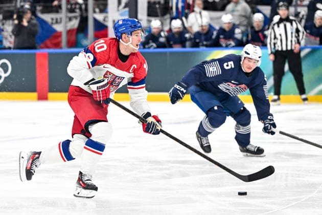 MILAN, ITALY - FEBRUARY 13: Roman Cervenka of Czechia in action chased by Enzo Guebey of France during the Men™s Prelim Round match between France and Czech Republic on day seven of the Milano Cortina 2026 Winter Olympic Games, Olympische Spiele, Olympia, OS at Milano Santagiulia IHO Arena on February 13, 2026 in Milan, Italy. Milan Milano Santagiulia IHO Arena Italy *** MILAN, ITALY FEBRUARY 13 Roman Cervenka of Czechia in action chased by Enzo Guebey of France during the Men™s Prelim Round match between France and Czech Republic on day seven of the Milano Cortina 2026 Winter Olympic games at Milano Santagiulia IHO Arena on February 13, 2026 in Milan, Italy Milan Milano Santagiulia IHO Arena Italy Copyright: xJustPictures.ch AndreaxBrancax jp-en-EuSpIm-AB-AAB_456513022026