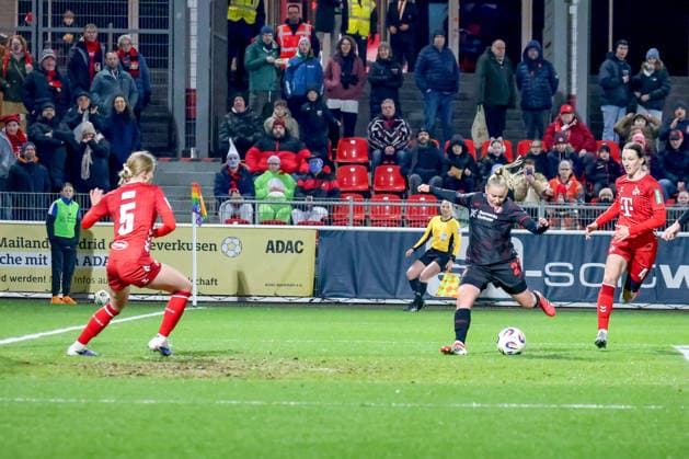 13 02 2026, xsscx, Women Football, Bayer 04 Leverkusen 1 FC Koeln, 1 Fussball Bundesliga, 18 Spieltag, Ulrich Haberland Stadion, Saison 2025 2026 Vanessa Fudalla Bayer 04 Leverkusen 21 schiesst das Tor zum 1 0 DFB regulations prohibit any use of photographs as image sequences and or quasi video Photo xSandraxScherningxPressefotoKochx Nordrhein Westfalen Germany