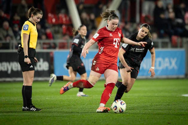 Womens Soccer Bundesliga Bayer 04 Leverkusen 1 FC Köln, 13 02 2026 Selina Menzel Stutensee watch the duel of Adriana Achcinska 1 FC Köln, 9 and Bayer 04 Leverkusen 1 FC Köln on matchday 18 of the Google Pixel Womens Bundesliga on 13 02 2026 at Ulrich Haberland Stadion in Leverkusen Nordrhein Westfalen DFL REGULATIONS PROHIBIT ANY USE OF PHOTOGRAPHS AS IMAGE SEQUENCES AND OR QUASI VIDEO Copyright: xBEAUTIFULxSPORTS AxelxKohringx