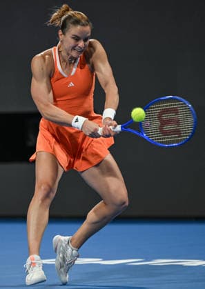 Qatar TotalEnergies Open 2026 - Day Five DOHA, QATAR FEBRUARY 13: Maria Sakkari of Greece competes against Karolina Muchova of the Czechia in the semifinal on Day Six of the Qatar TotalEnergies Open, part of the Hologic WTA, Tennis Damen Tour, at the Khalifa International Tennis and Squash Complex on February 13, 2026 in Doha, Qatar. Doha Qatar  Copyright: xArturxWidakx originalFilename:widak-qatartot260213_npmBI.jpg