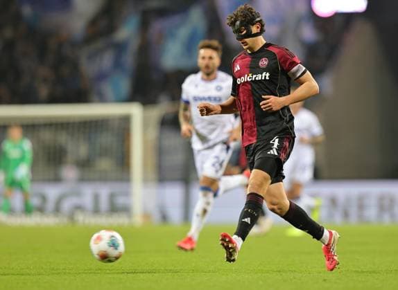 13 02 2026 Soccer Season 2025 2026 2 Soccer Bundesliga 22 Matchday 1 FC Nürnberg FCN Club Karlsruher SC KSC Sportfoto Zink DaMa xdaxmax DFL regulations prohibit any use of photographs as image sequences and or quasi video only for editorial use Fabio Gruber 4, 1 FC Nürnberg FCN Freisteller Einzelbild