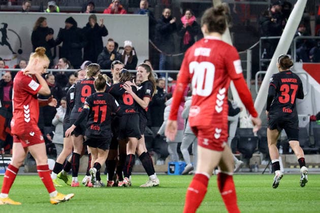 13 02 2026, xsscx, Frauen Fussball, Bayer 04 Leverkusen 1 FC Koeln, 1 Fussball Bundesliga, 18 Spieltag, Ulrich Haberland Stadion, Saison 2025 2026 Torjubel nach dem Tor zum 1 0 durch Torschützin Sofie Zdebel Bayer 04 Leverkusen 16 DFB regulations prohibit any use of photographs as image sequences and or quasi video Photo xSandraxScherningxPressefotoKochx Nordrhein Westfalen Germany