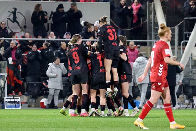 13 02 2026, xsscx, Frauen Fussball, Bayer 04 Leverkusen 1 FC Koeln, 1 Fussball Bundesliga, 18 Spieltag, Ulrich Haberland Stadion, Saison 2025 2026 Torjubel nach dem Tor zum 1 0 durch Torschützin Sofie Zdebel Bayer 04 Leverkusen 16 DFB regulations prohibit any use of photographs as image sequences and or quasi video Photo xSandraxScherningxPressefotoKochx Nordrhein Westfalen Germany