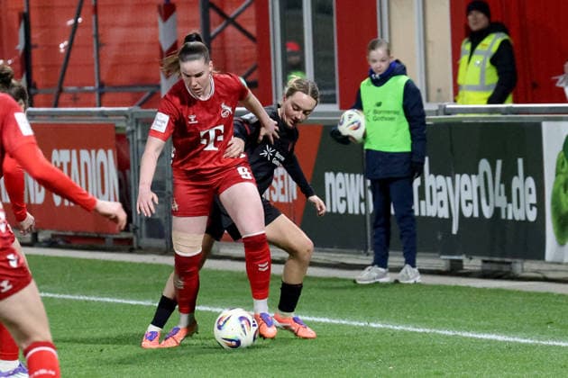13 02 2026, xsscx, Frauen Fussball, Bayer 04 Leverkusen 1 FC Koeln, 1 Fussball Bundesliga, 18 Spieltag, Ulrich Haberland Stadion, Saison 2025 2026 Adriana Achcinska 1 FC Koeln 9 im Zweikampf gegen Caroline Kehrer Bayer 04 Leverkusen 9 DFB regulations prohibit any use of photographs as image sequences and or quasi video Photo xSandraxScherningxPressefotoKochx Nordrhein Westfalen Germany