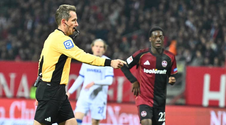13 02 2026 Soccer Season 2025 2026 2 Soccer Bundesliga 22 Matchday 1 FC Nürnberg FCN Club Karlsruher SC KSC Sportfoto Zink xwoxzix DFL regulations prohibit any use of photographs as image sequences and or quasi video only for editorial use Tobias Stieler Referee decides on penalty kick Penalty kick