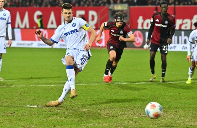 13 02 2026 Soccer Season 2025 2026 2 Soccer Bundesliga 22 Matchday 1 FC Nürnberg FCN Club Karlsruher SC KSC Sportfoto Zink xwoxzix DFL regulations prohibit any use of photographs as image sequences and or quasi video only for editorial use Marvin Wanitzek 10, Karlsruher SC KSC scores Goal Goal shot to 4 1 by penalty kick Penalty kick