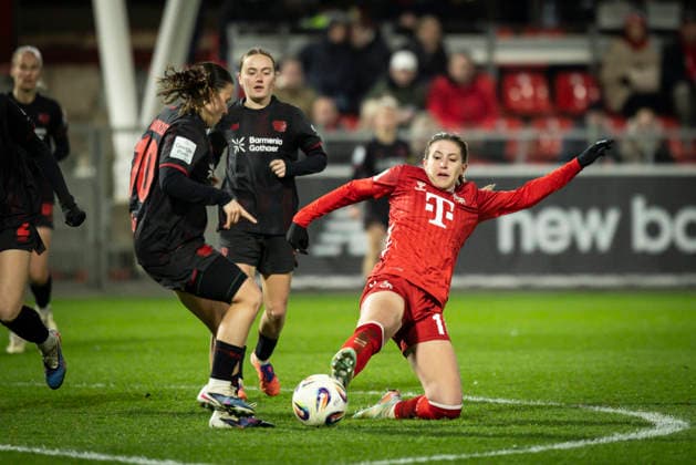 Womens Soccer Bundesliga Bayer 04 Leverkusen 1 FC Köln, 13 02 2026 Estrella Marino Gonzales Bayer 04 Leverkusen, 10 , Sofie Zdebel Bayer 04 Leverkusen, 16 , Zoe Hasenauer 1 FC Köln, 16 Bayer 04 Leverkusen 1 FC Köln on matchday 18 of the Google Pixel Womens Bundesliga on 13 02 2026 at the Ulrich Haberland Stadium in Leverkusen North Rhine-Westphalia DFL REGULATIONS PROHIBIT ANY USE OF PHOTOGRAPHS AS IMAGE SEQUENCES AND OR QUASI VIDEO Copyright: xBEAUTIFULxSPORTS AxelxKohringx