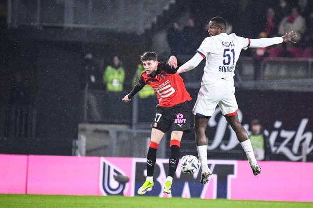 FOOTBALL : Stade Rennais vs Paris SG - Ligue 1 - JournÃ e 22 - 13 02 2026 Sebastian Szymanski (Stade Rennais) Willian Pacho (Paris SG) RennesFrance  Copyright: xBaptistexAutissierx