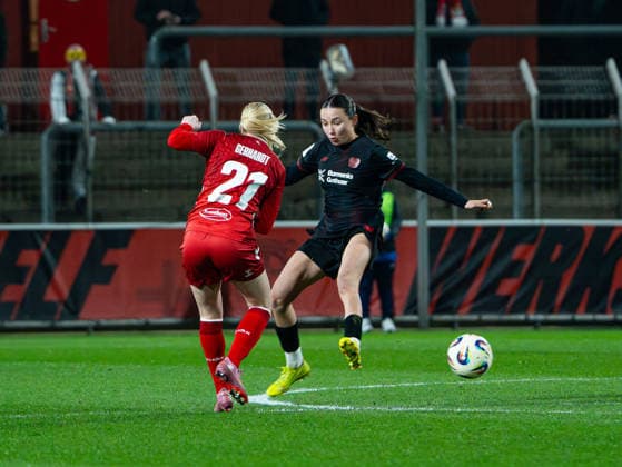 Loreen Bender Bayer 04 Leverkusen, 19 in duel against Anna Gerhardt 1 FC Koeln, 21 Bayer 04 Leverkusen vs 1 FC Koeln, Football, Womens Bundesliga, Google Pixel Womens Bundesliga, Matchday 18, Season 2025 2026, 13 02 2026 DFB REGULATES PROHIBIT ANY USE OF PHOTOGRAPHS AS IMAGE SEQUENCES AND OR QUASI VIDEO, Bayer 04 Leverkusen vs 1 FC Koeln, Football, Womens Bundesliga, Google Pixel Womens Bundesliga, Matchday 18, Season 2025 2026, 13 02 2026 Leverkusen Copyright: xEibner-Pressefoto DamianxKruczynx EP_DKI