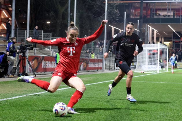 13 02 2026, xsscx, Frauen Fussball, Bayer 04 Leverkusen 1 FC Koeln, 1 Fussball Bundesliga, 18 Spieltag, Ulrich Haberland Stadion, Saison 2025 2026 Sylwia Matysik 1 FC Koeln 20 im Zweikampf gegen Carlotta Wamser Bayer 04 Leverkusen 37 DFB regulations prohibit any use of photographs as image sequences and or quasi video Photo xSandraxScherningxPressefotoKochx Nordrhein Westfalen Germany