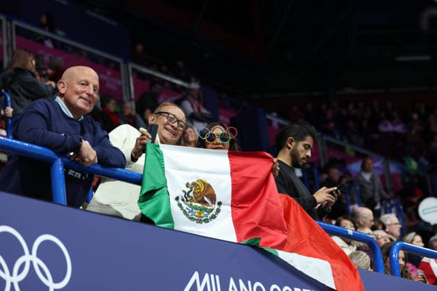 February 13, 2026, Milan, Lombardy, Italy: DIANA SUAZO, mum of Mexican skater Donovan Carrillo, attends with her husband DANIEL CARRILLO the Free Skating program in the Men Single Skating of the Figure skating, Eiskunstlauf at the Milano Cortina 2026 Winter Olympic Games, Olympische Spiele, Olympia, OS Milan Italy - ZUMAc179 20260213_oly_c179_166 Copyright: xMickaelxChavetx